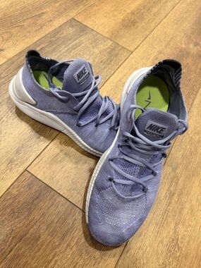 Nike Flyknit Trainers in Light Purple and White Size 9.